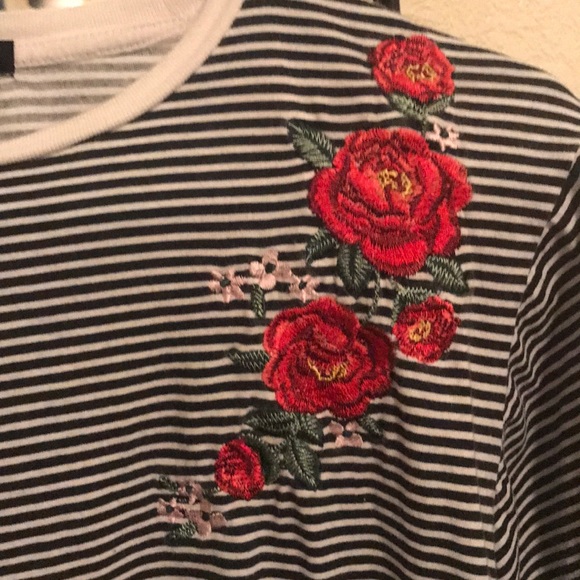 Super cute Rose Embroidered striped tee ! - Picture 3 of 4